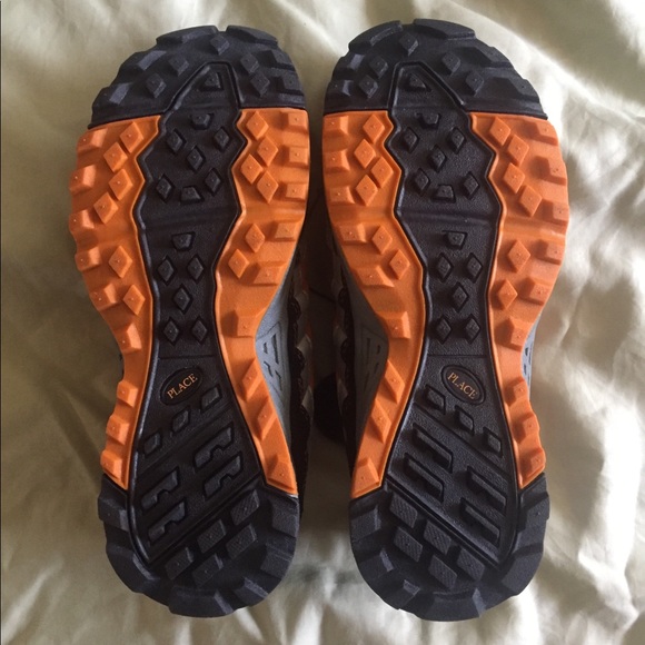 Children’s Place boys slip on shoes - Picture 4 of 8